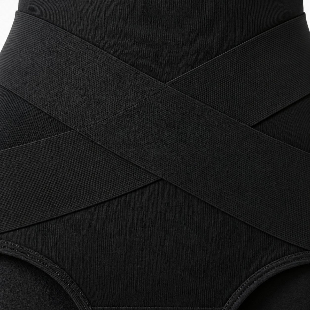 Détail des bandes croisées en tricot sans couture